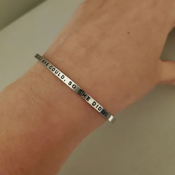 Silver wrist bracelet hook - Picture 3 of 4